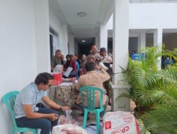 Bripka S. Hamdi Laksanakan Pengamanan Penyaluran Bantuan Beras dan Daging dari Pemprov Banten di Desa Cikupa