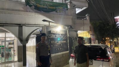 Brigadir Ibnu Dermawan Laksanakan Pengamanan Sholat Tarawih di Masjid Jami Nurul Nururrohman