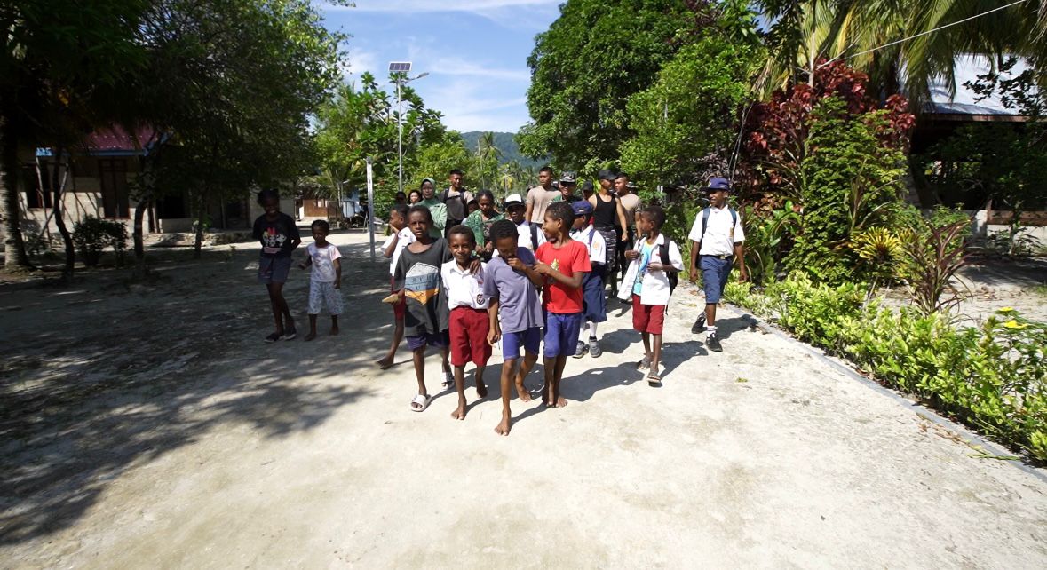 Tunjukkan Kepedulian, Dandim dan Persit Kunjungi Keluarga Berduka di Kampung Sisir 1 IMG 20260308 WA0024