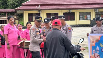 Ramadhan Barokah, Polres Maybrat Bersama Bhayangkari Berbagi Takjil Kepada Masyarakat 13 IMG 20260309 WA0083
