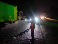 Polsek Cikupa Laksanakan Penyekatan Truk Sumbu Tiga di Kedaton