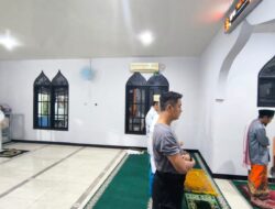 Personel Polsek Cikupa dan Warga Laksanakan Sholat Isya dan Tarawih Berjamaah
