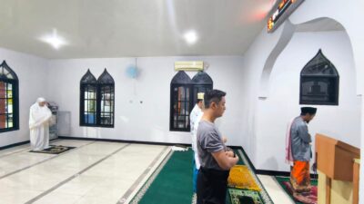 Personel Polsek Cikupa dan Warga Laksanakan Sholat Isya dan Tarawih Berjamaah 8 IMG 20260309 WA0119