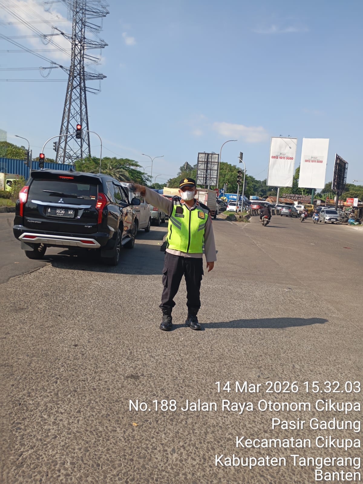 Polsek Cikupa Laksanakan Pengaturan Lalu Lintas di Simpang Cikupa Mas, Antisipasi Kemacetan Sore Hari