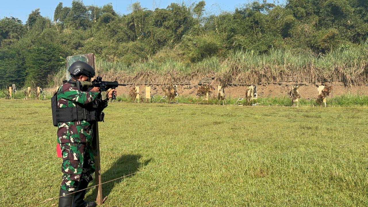 Latihan Tembak Tempur Ofensif dan Reaksi, Prajurit Yonif 2 Marinir Siap Hadapi Berbagai Situasi 10 IMG 20260317 WA0018