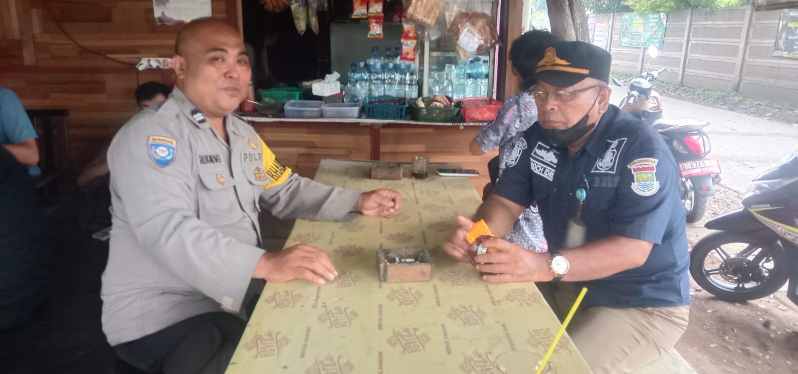 Bhabinkamtibmas Desa Budimulya Laksanakan Program Warbin Warung Bhabinkamtibmas