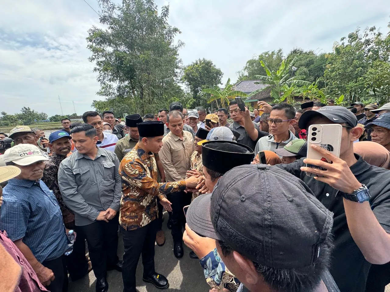 Wapres Tinjau Hasil Proyek Pengaspalan Jalan di Sragen