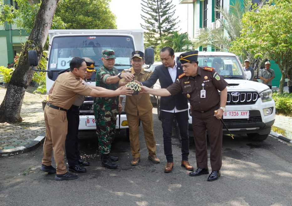 Dandim Bojonegoro Hadiri Penyerahan Ratusan Kendaraan Operasional KDKMP 8 IMG 20260330 WA0019 1