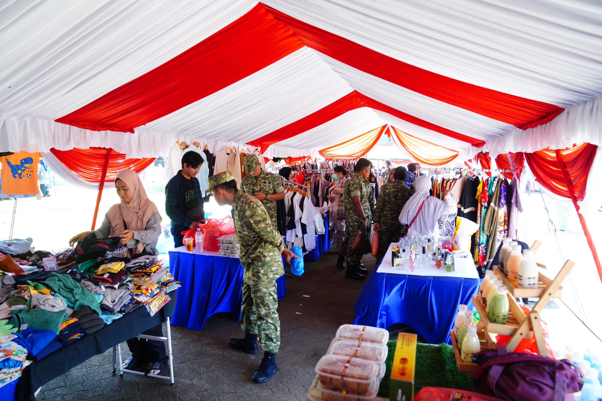 Sambut Idul Fitri 1447 H, TNI Gelar Bazar Ramadan dan Berbagi Kebahagiaan 1 WhatsApp Image 2026 03 13 at 17.31.34