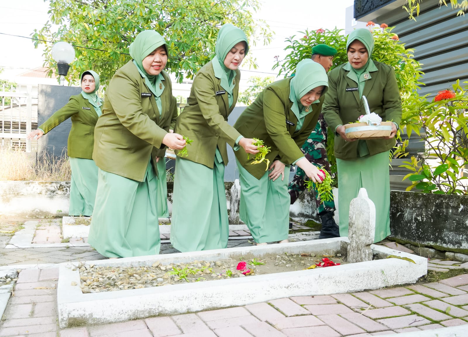 Persit KCK Kodim Bojonegoro Laksanakan Ziarah Rombongan dan Tabur Bunga 10 IMG 20260401 WA0012