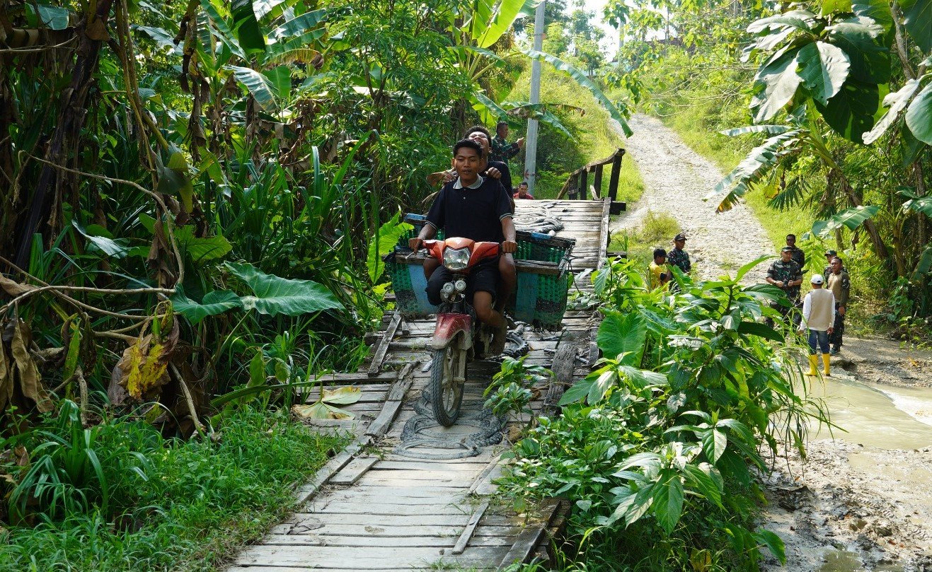Dandim Bojonegoro Tinjau Lokasi Rencana Pembangunan Jembatan Beton di Napis
