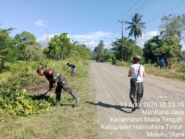Peduli Lingkungan, Babinsa Koramil 1505-03/Maba Ajak Warga Bersihkan Desa