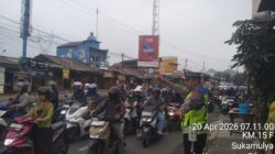 Aiptu Sapudin Laksanakan Gatur Lalin Pagi, Wujudkan Kamseltibcar di Jalan Raya Serang