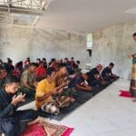 Ditengah Padatnya Kegiatan, Satgas TMMD ke 128 Tetap Laksanakan Sholat Jumat