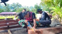 Satgas TMMD Bangun Fasilitas 5 Unit MCK Umum untuk Warga Kampung Keakwa