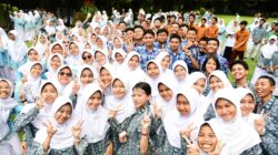 Momen Haru Presiden Prabowo dan Siswa SMAN 1 Cilacap Nyanyikan Lagu-Lagu Nasional