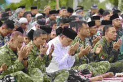 Wapang TNI Dampingi Menhan RI Shalat Idul Adha Bersama Prajurit dan Masyarakat di Papua Barat