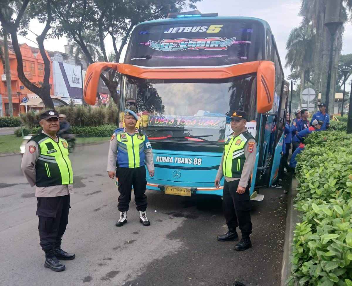 Personel Polsek Cikupa Laksanakan Pengamanan Keberangkatan Buruh KSPSI AGN Citra Raya Menuju Monas dalam Rangka May Day 2026 Personel Polsek Cikupa Laksanakan Pengamanan Keberangkatan Buruh KSPSI AGN Citra Raya Menuju Monas dalam Rangka May Day 2026