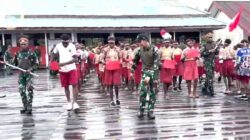 Koops TNI Habema Gelar Bhakti Pertiwi Hardiknas 2026 di SDN 1 Pomako