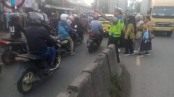 Polsek Cikupa Laksanakan Pengaturan Lalu Lintas Pagi, Wujudkan Kamseltibcar di Jalur Padat