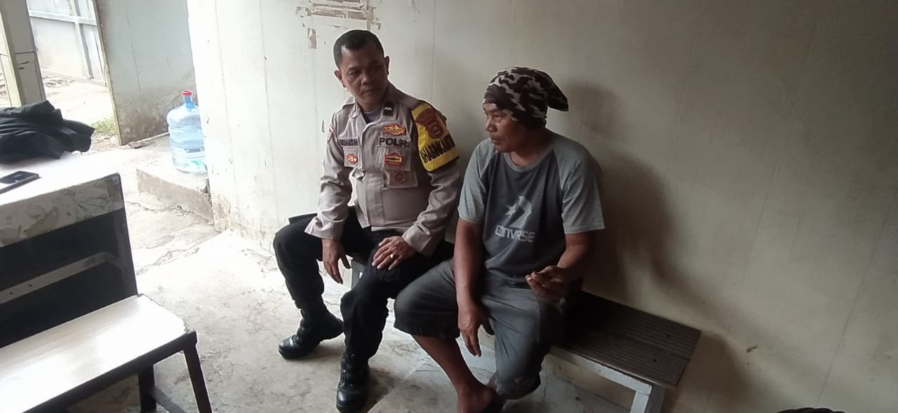 Bhabinkamtibmas Desa Pasir Jaya Sambangi Warga, Pererat Silaturahmi dan Jaga Kamtibmas