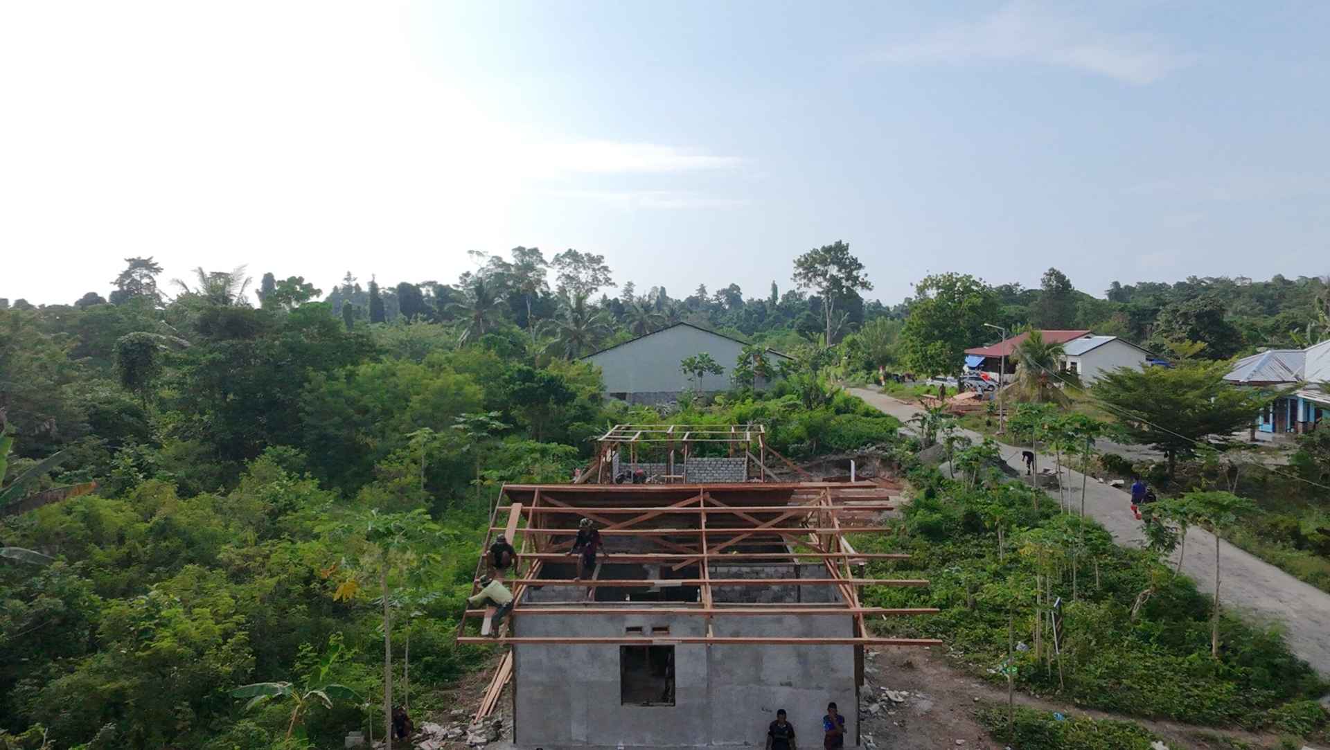 TNI Percepat Pembangunan Rumah Warga melalui Program TMMD ke-128 di Kampung Tanah Rubuh