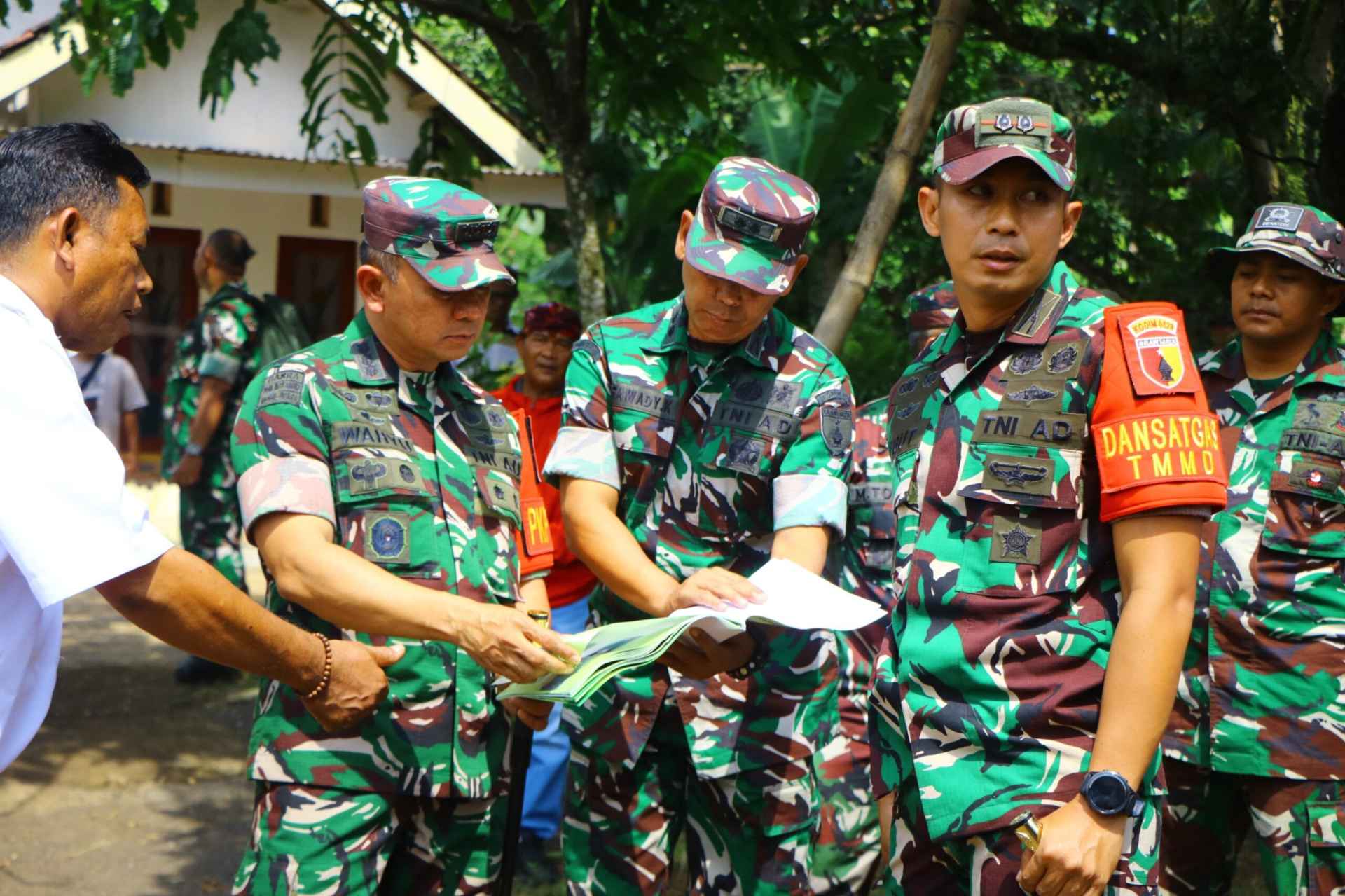 Danrem 083/Baladika Jaya Terima Paparan Singkat Progres TMMD Ke-128 di Desa Brabe