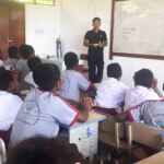 Satgas TMMD Ke-128 Kodim 1710/Mimika Beri Penyuluhan Bahaya Narkoba dan Lem Aibon kepada Pelajar