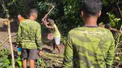 Bersama Warga, Satgas TMMD Ke-128 Kodim 1801/Manokwari Bersihkan Lahan 2 Hektare untuk Tanam Kakao