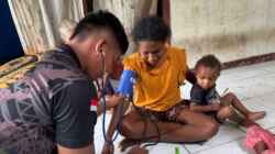 TMMD Ke-128 Kodim 1801/Manokwari Berikan Layanan Kesehatan ke Rumah Warga