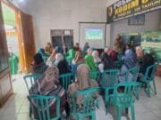 Sosialisasi Penanganan Sampah Rumah Tangga dan Pelatihan Pembuatan Eco Enzyme Dukung Program TMMD Ke-128 Kodim 0820/Probolinggo