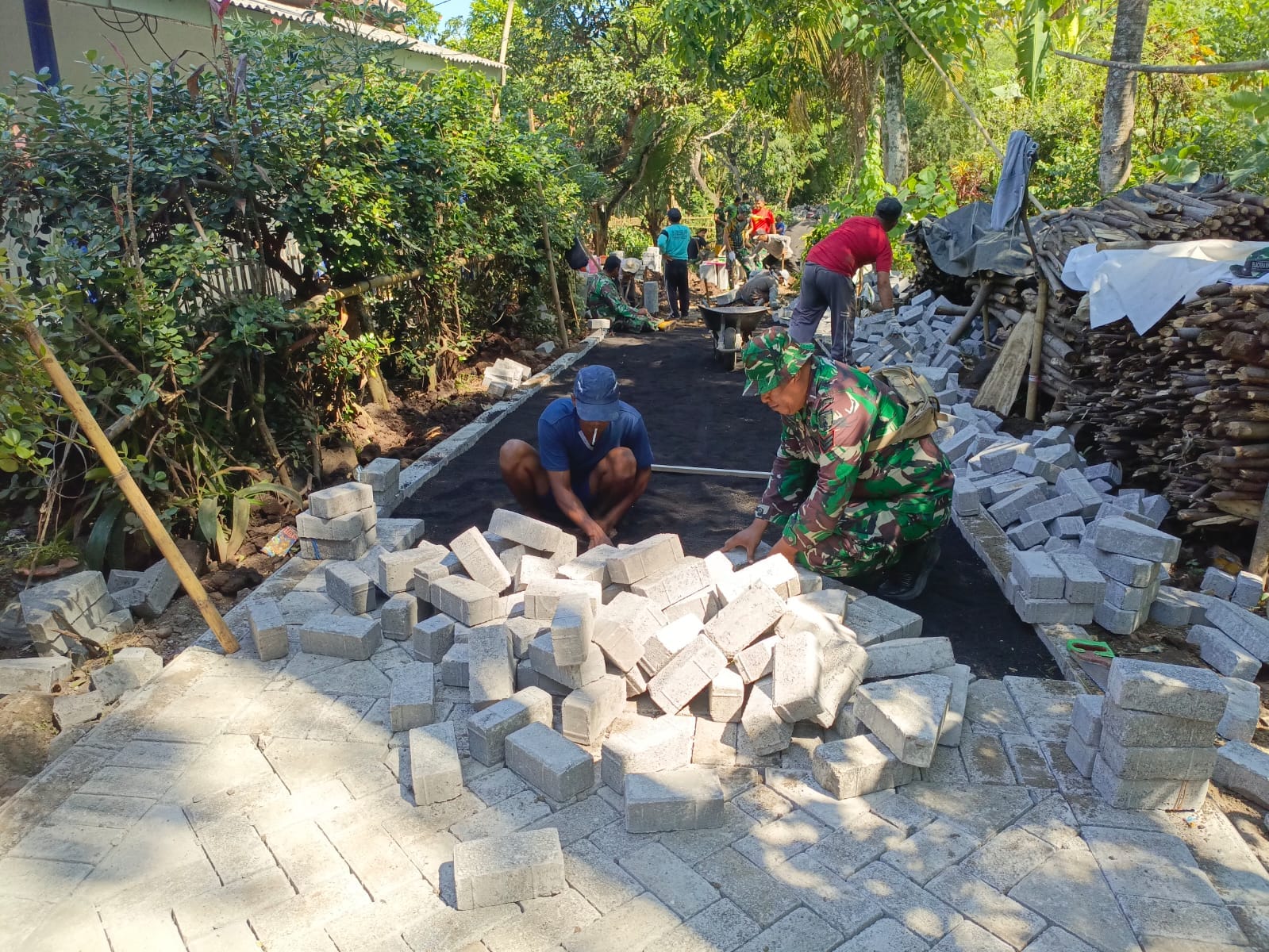 Pavingisasi Berikan Dampak Positif, Jalan Desa Brabe Kini Lancar Dan Dongkrak Perekonomian Warga Pavingisasi Berikan Dampak Positif, Jalan Desa Brabe Kini Lancar Dan Dongkrak Perekonomian Warga