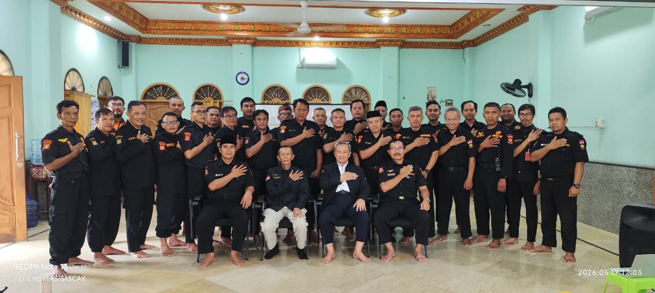Ketua Pusat Senkom Teteng Jumara Motivasi Pengurus Tetap Solid dan Optimis Ketua Pusat Senkom Teteng Jumara Motivasi Pengurus Tetap Solid dan Optimis