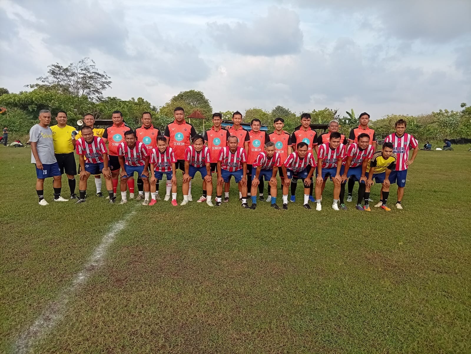 Kepala Desa Sukadamai Apresiasi Sportivitas Laga Senkom FC kontra Pemdes