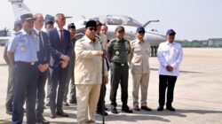 Presiden Prabowo Subianto menyampaikan keterangan pers pada acara penyerahan alat utama sistem persenjataan (alutsista) di Pangkalan Udara Halim Perdanakusuma, Jakarta, pada Senin, 18 Mei 2026. Foto: BPMI Setpres