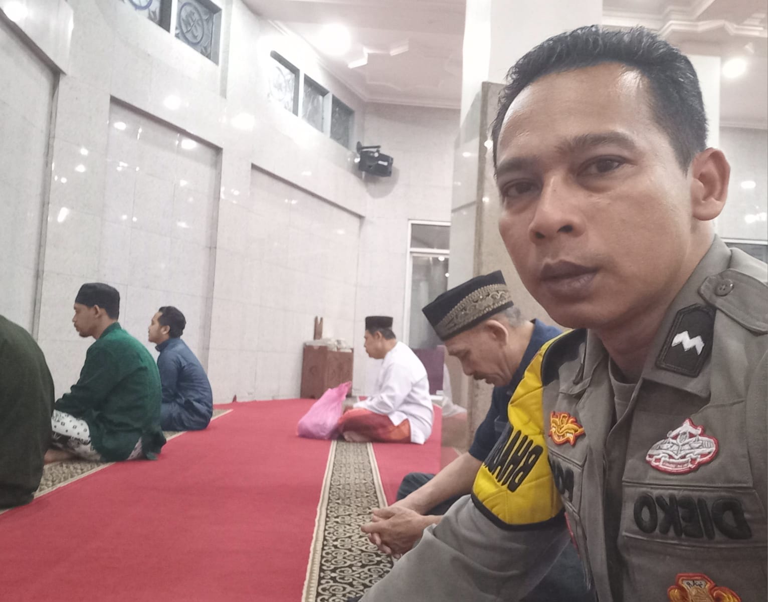 Bhabinkamtibmas Polsek Cikupa Gelar Subuh Keliling di Masjid Jami Nurrohman Bhabinkamtibmas Polsek Cikupa Gelar Subuh Keliling di Masjid Jami Nurrohman