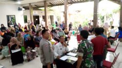 Bhabinkamtibmas Polsek Cikupa Amankan Penyaluran Bantuan Sosial di Desa Talaga