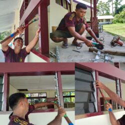 Pemasangan Kaca Nako dan Jalusi Jendela SD Inpres 62 Asai Dilakukan dengan Presisi Pemasangan Kaca Nako dan Jalusi Jendela SD Inpres 62 Asai Dilakukan dengan Presisi