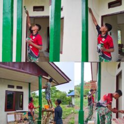 Pengecatan Kusen dan Tiang RTLH, Satgas TMMD Ke-128 Kodim 1801/Manokwari Percantik Hasil Pembangunan Pengecatan Kusen dan Tiang RTLH, Satgas TMMD Ke-128 Kodim 1801/Manokwari Percantik Hasil Pembangunan