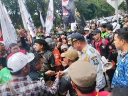 Massa Driver Online Jawa Timur Turun Jalan, Minta DPR RI Prioritaskan RUU Transportasi