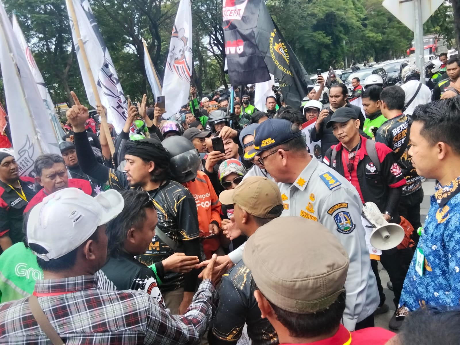 Massa Driver Online Jawa Timur Turun Jalan, Minta DPR RI Prioritaskan RUU Transportasi
