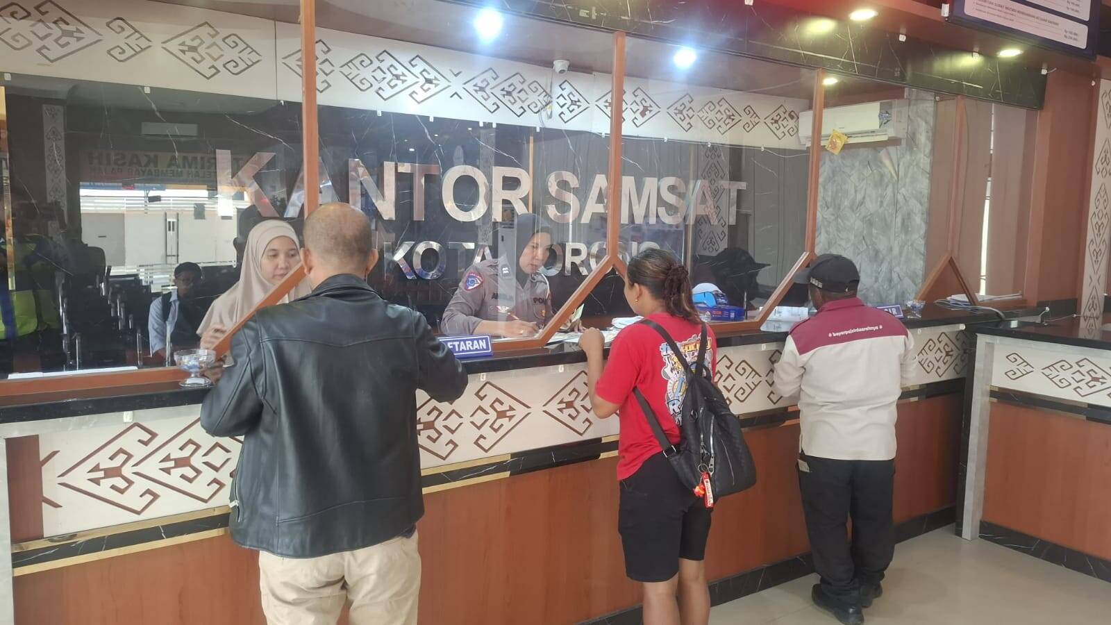 Polda PBD Tingkatkan Layanan Pajak Kendaraan: Samsat Sorong Permudah Pelayanan Buat Masyarakat di dua Lokasi Polda PBD Tingkatkan Layanan Pajak Kendaraan: Samsat Sorong Permudah Pelayanan Buat Masyarakat di dua Lokasi