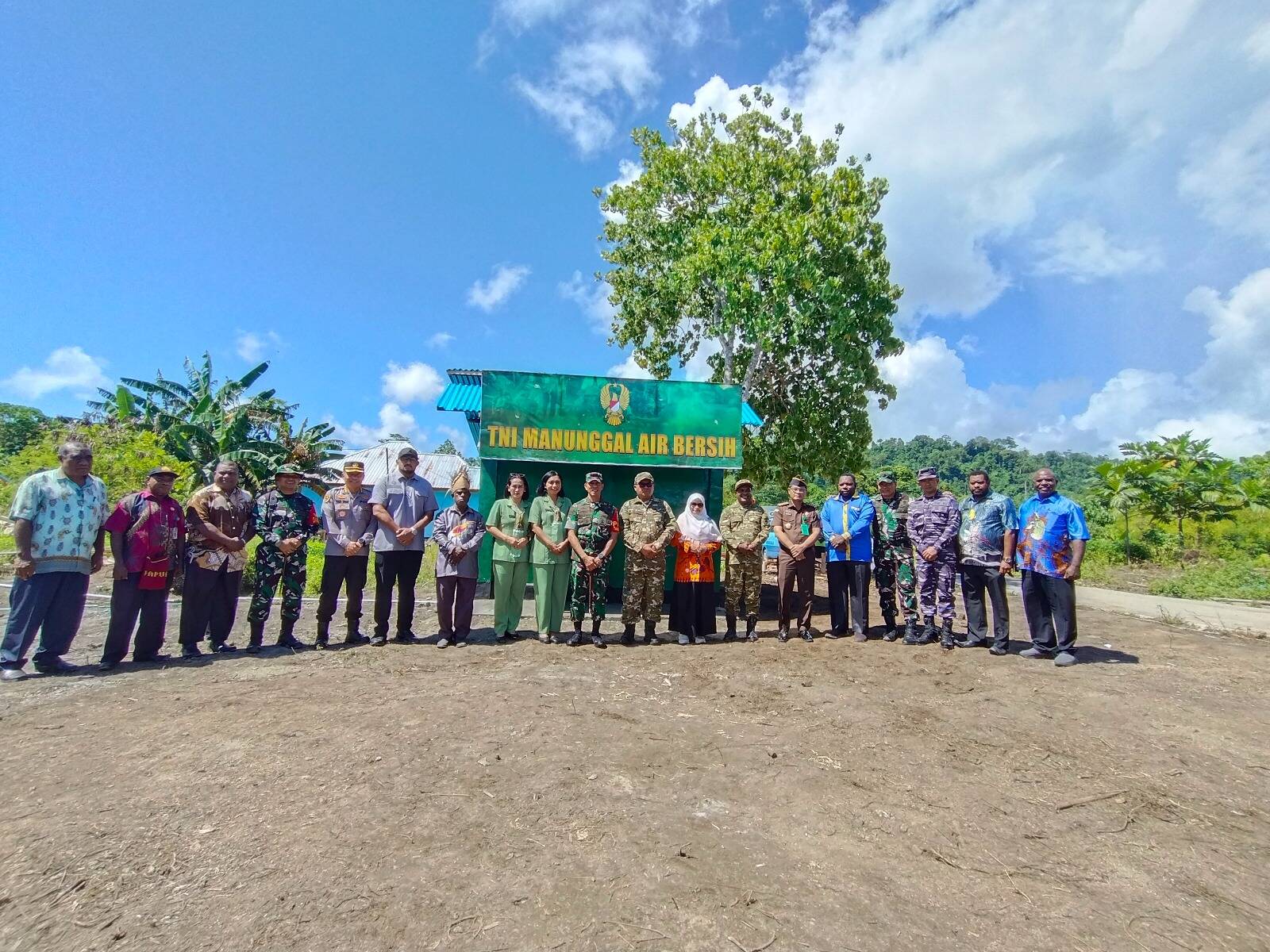 Pangdam XVIII/Kasuari Resmikan Bak Air Bersih Program TMMD ke-128 Kodim 1801/Manokwari