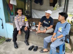 Bhabinkamtibmas Polsek Cikupa Sambangi Ketua RW di Sukamulya, Sampaikan Pesan Kamtibmas Bhabinkamtibmas Polsek Cikupa Sambangi Ketua RW di Sukamulya, Sampaikan Pesan Kamtibmas