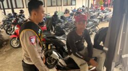 Warga Tuban Mendadak Curhat STNK ke Polantas Tuban di Tengah Jalan