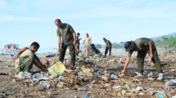 Bersihkan Pantai, Kodim 1505/Tidore Tunjukkan Kepedulian terhadap Lingkungan Pesisir