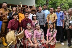 Dialog dengan Petani Budidaya Rumput Laut Rote Ndao, Wapres Tekankan Modernisasi dan Hilirisasi Dialog dengan Petani Budidaya Rumput Laut Rote Ndao, Wapres Tekankan Modernisasi dan Hilirisasi