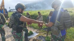 Satgas Yonif 2 Marinir Borong Hasil Tani Warga Komopa Papua, Bangkitkan Ekonomi Lokal dan Pererat Hubungan Dengan Warga