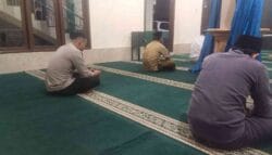 Bhabinkamtibmas Polsek Cikupa Laksanakan Subuh Keliling Bersama Jamaah Masjid Hubul Waton Bhabinkamtibmas Polsek Cikupa Laksanakan Subuh Keliling Bersama Jamaah Masjid Hubul Waton