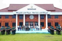 Panglima TNI Dampingi Presiden Prabowo Subianto Resmikan Museum dan Perpustakaan di Seskoad Panglima TNI Dampingi Presiden Prabowo Subianto Resmikan Museum dan Perpustakaan di Seskoad